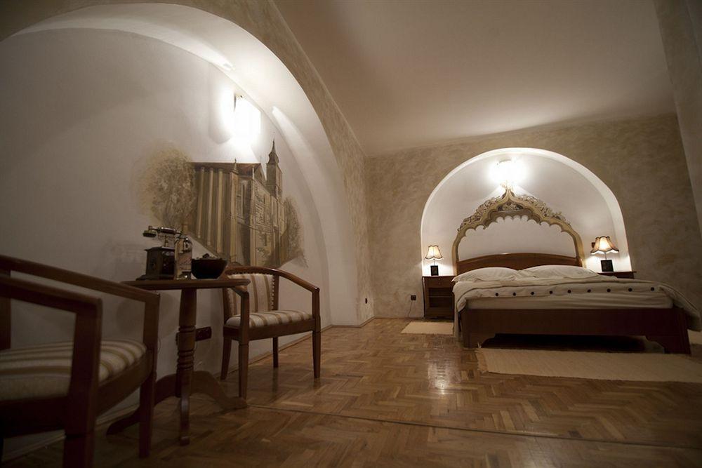 Casa Albert Boutique&Restaurant Braşov Extérieur photo