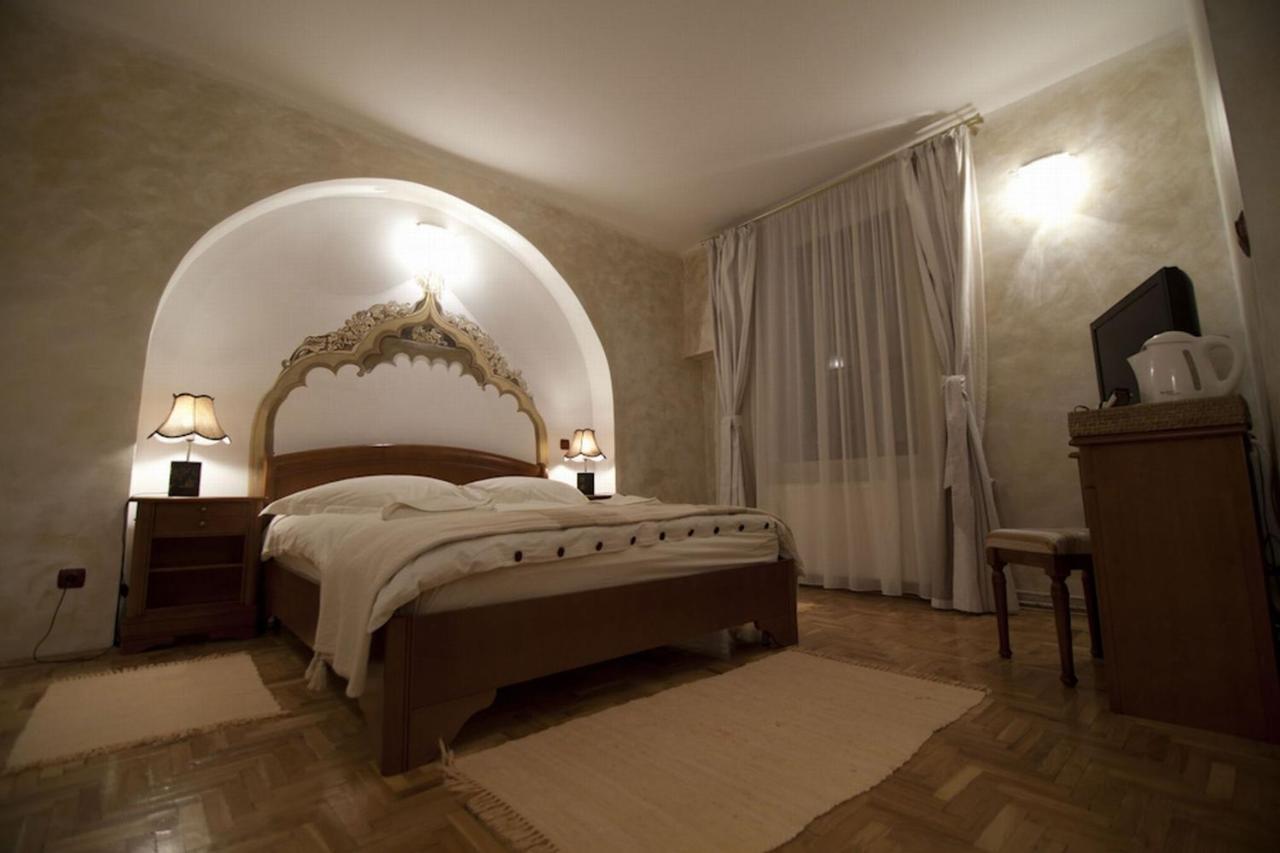 Casa Albert Boutique&Restaurant Braşov Extérieur photo